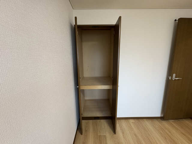 収納　廊下側東洋室